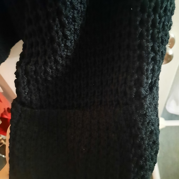 Black sweater - Picture 3 of 4